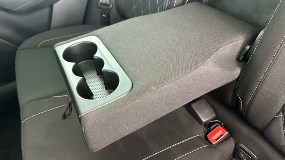 Rear Armrest/ Cup Holder