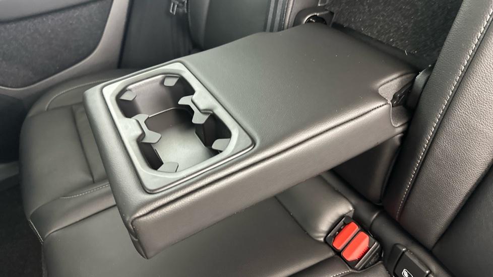 Rear Armrest / Cupholder