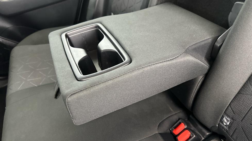 Rear Armrest/ Cup Holder