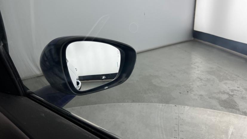  Blind spot monitoring 