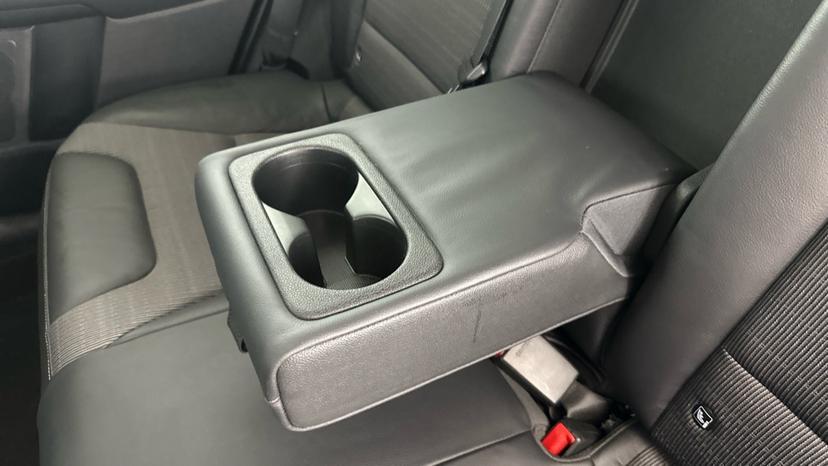 Rear Armrest/ Cup Holder