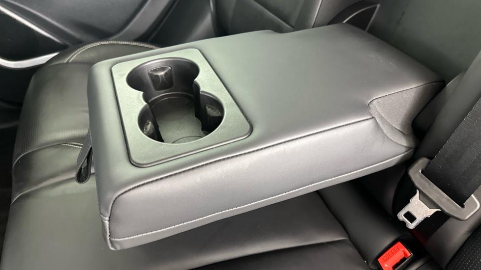 Rear Armrest/ Cup Holder