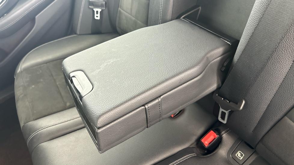 Rear Armrest/ Cup Holder