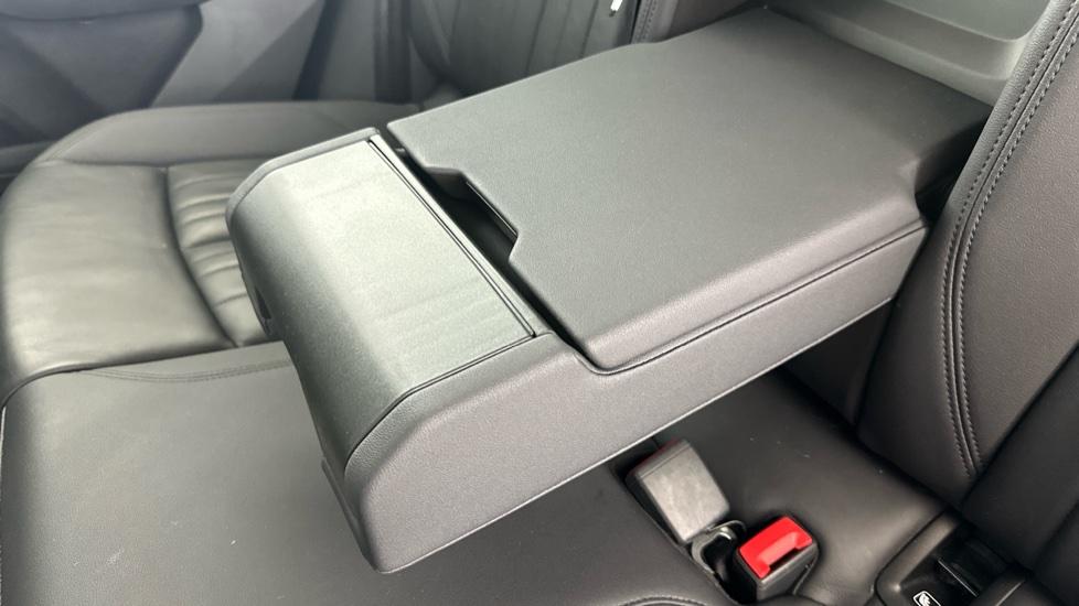 Rear Armrest/ Cup Holder