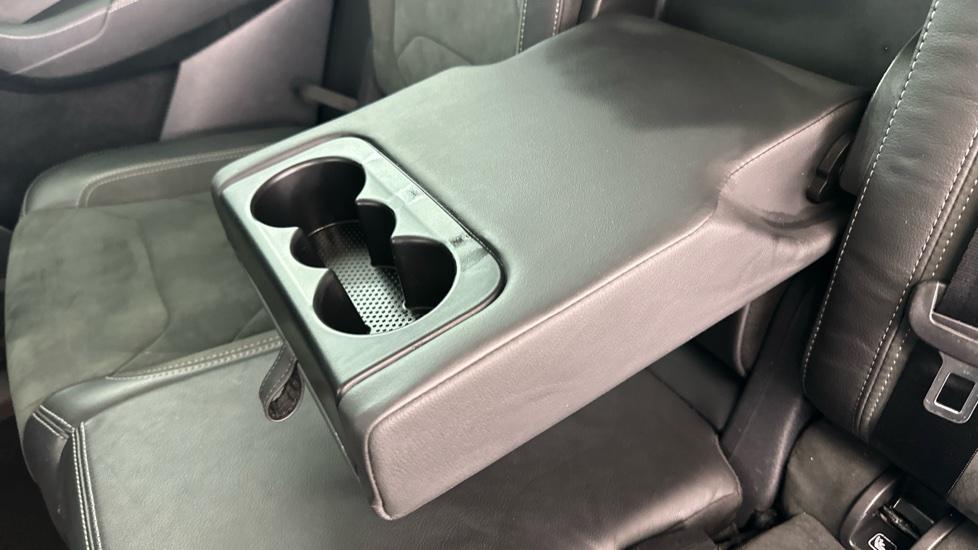 Rear Armrest/ Cup Holder