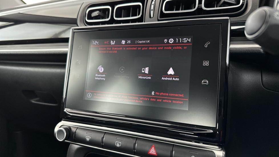 Bluetooth / Apple Carplay / Android Auto