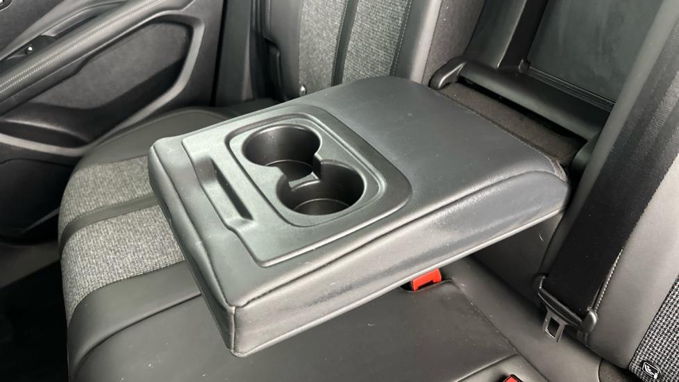 Rear Armrest/ Cup Holder