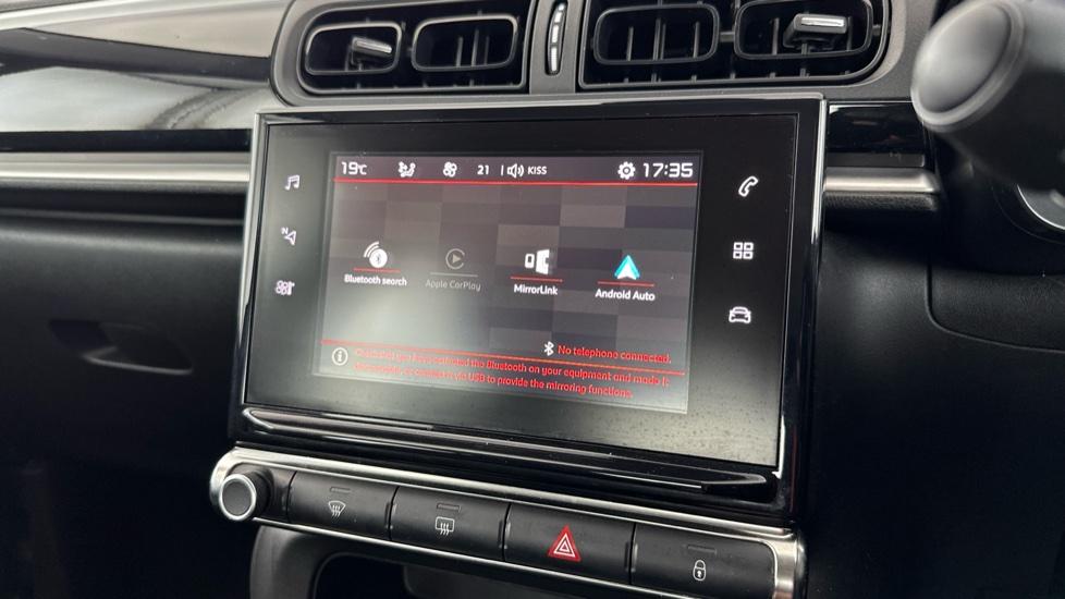 Bluetooth / Apple Carplay / Android Auto