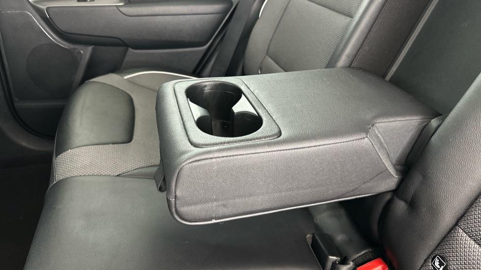 Rear Armrest/ Cup Holder