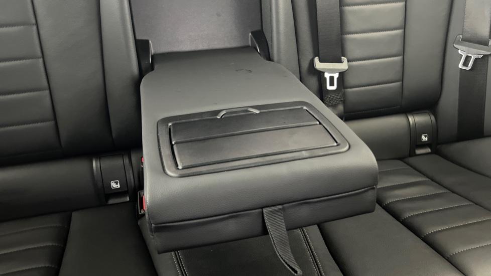 Rear Armrest/ Cup Holder