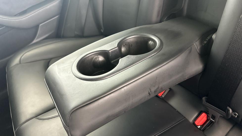 Rear Armrest/ Cup Holder