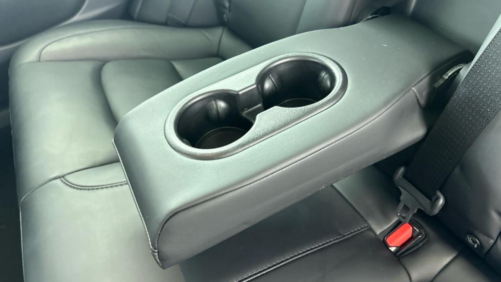 Rear Armrest/ Cup Holder