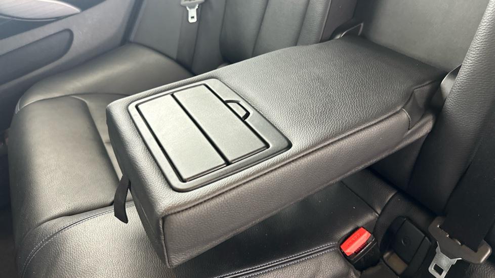 Rear Armrest/ Cup Holder