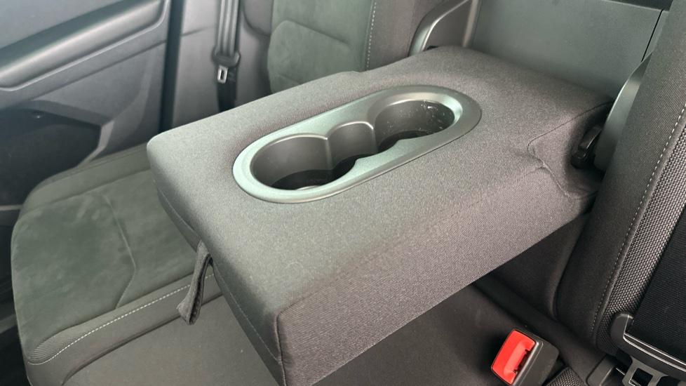 Rear Armrest/ Cup Holder