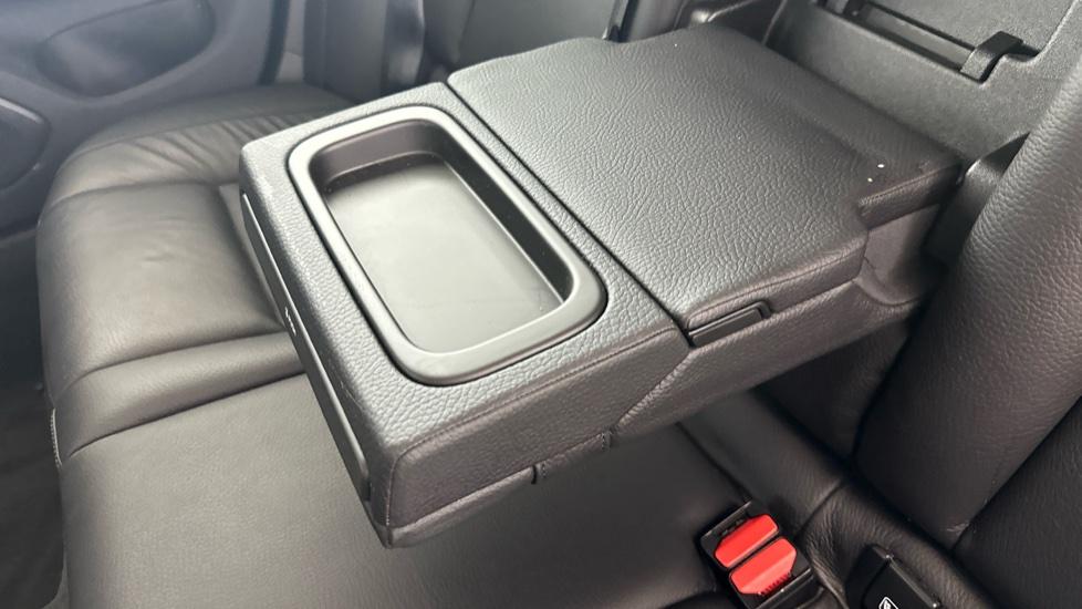 Rear Armrest/ Cup Holder