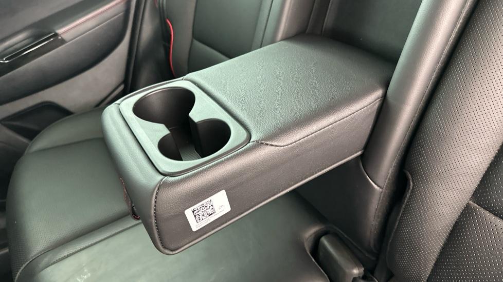 Rear Armrest/ Cup Holder