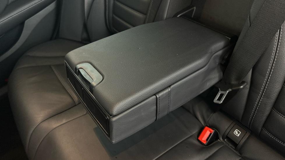 Rear Armrest/ Cup Holder