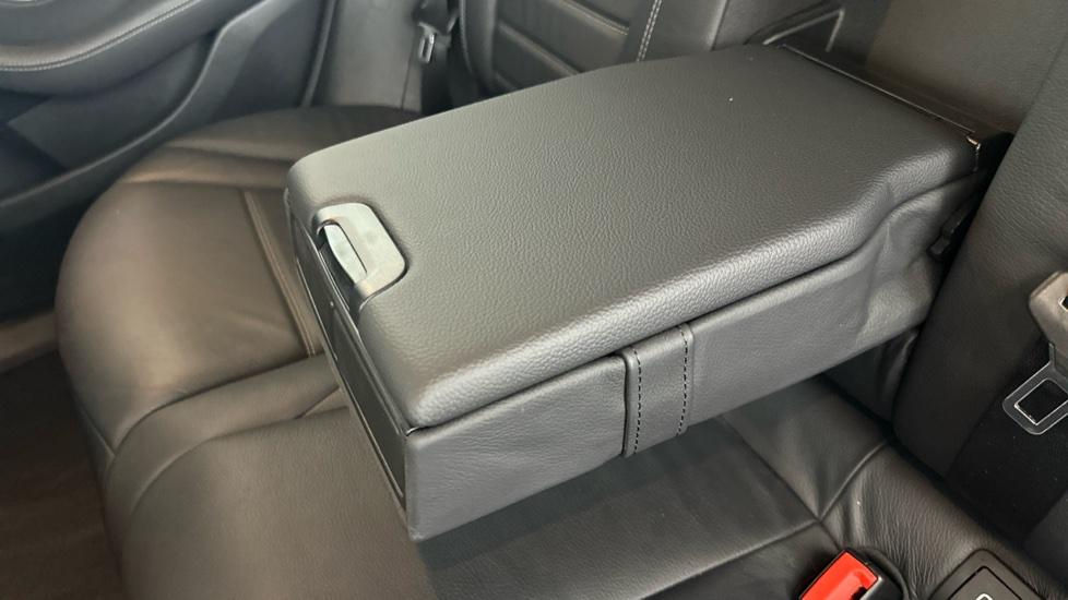 Rear Armrest/ Cup Holder