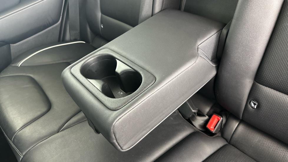 Rear Armrest/ Cup Holder