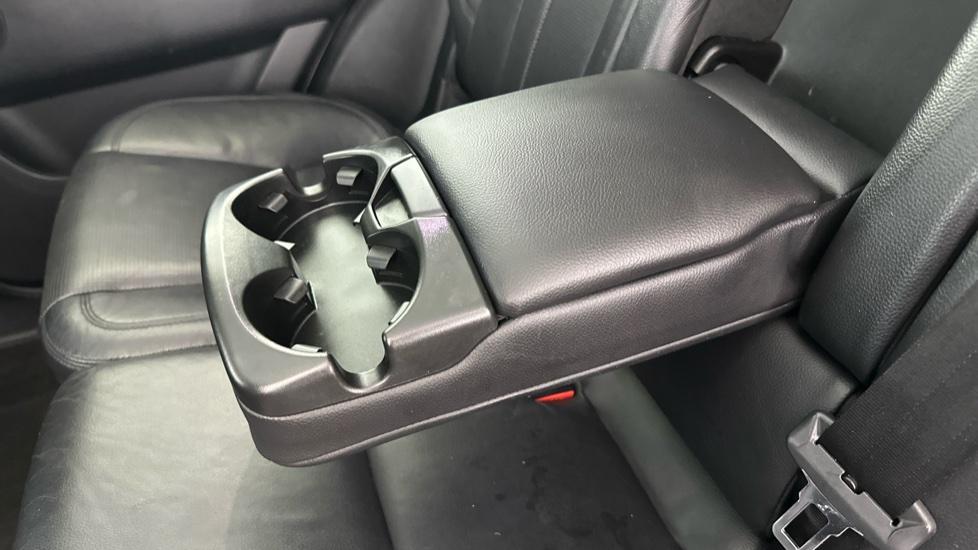 Rear Armrest/ Cup Holder