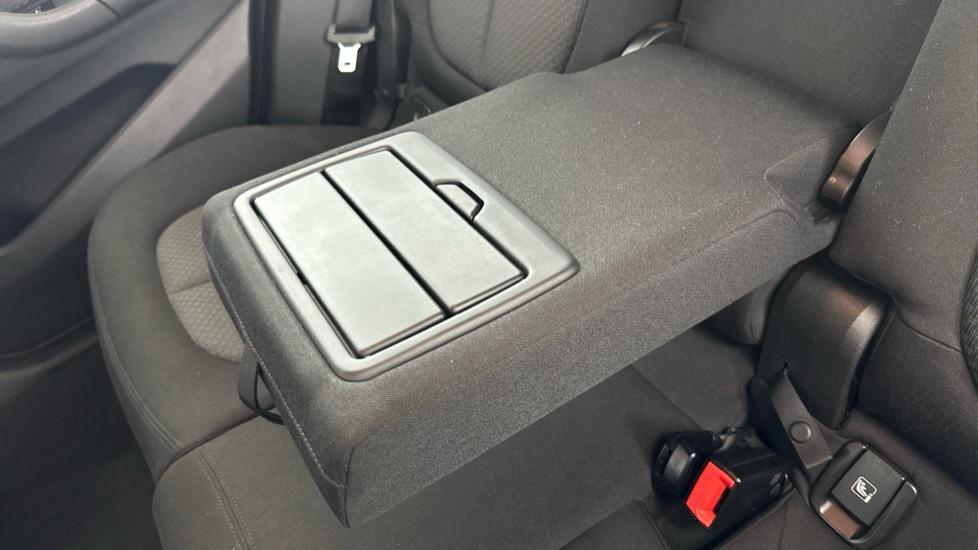 Rear Armrest/ Cup Holder