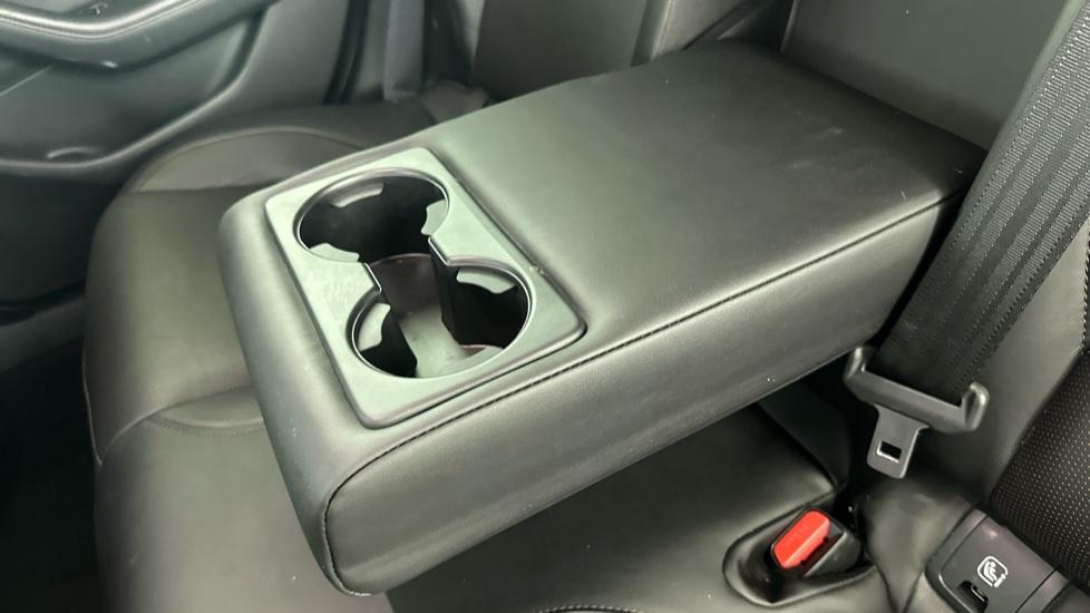 Rear Armrest/ Cup Holder