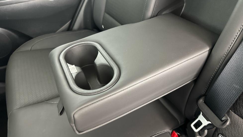 Rear Armrest/ Cup Holder