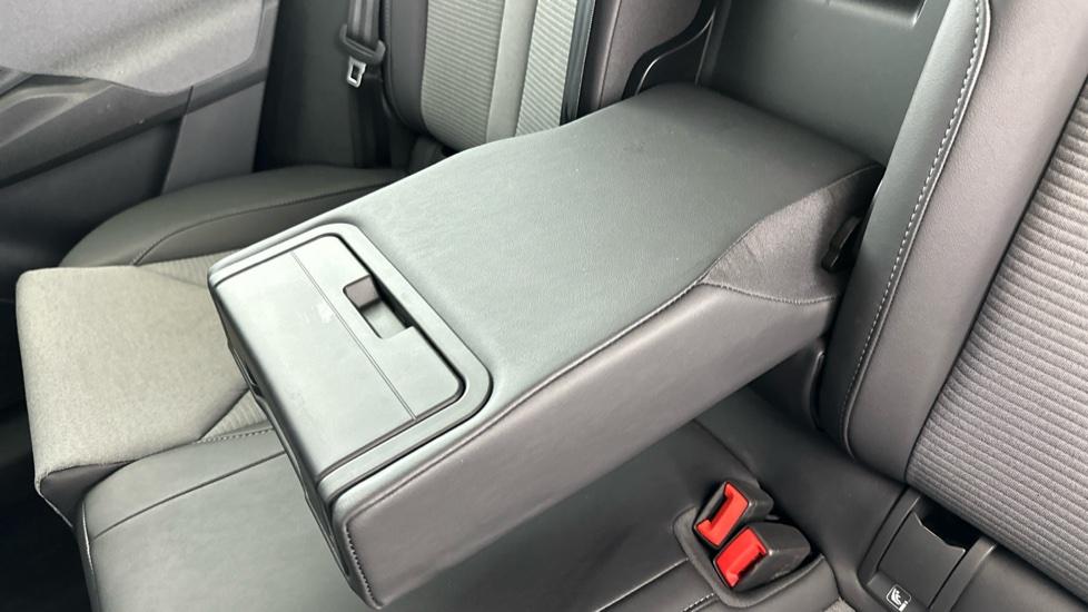 Rear Armrest/ Cup Holder