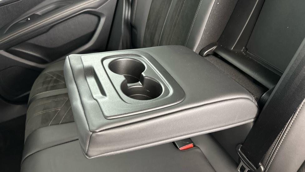 Rear Armrest/ Cup Holder