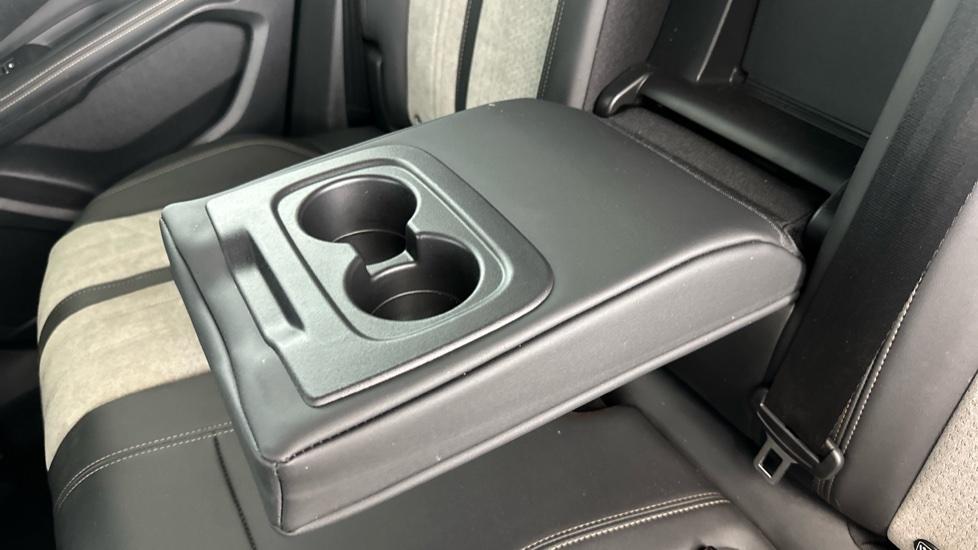 Rear Armrest/ Cup Holder