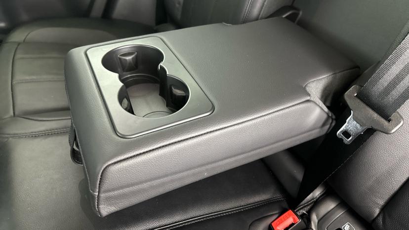 Rear Armrest/ Cup Holder