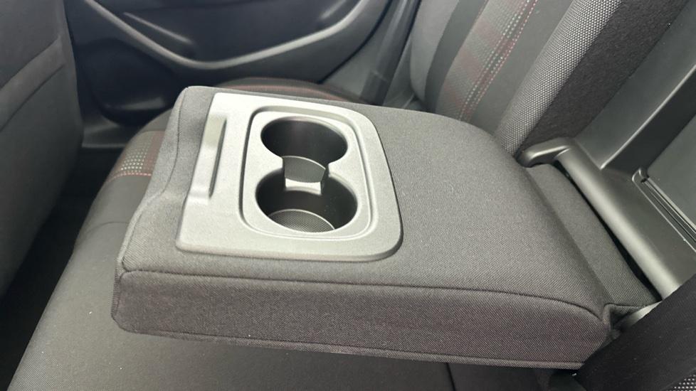 Rear Armrest/ Cup Holder