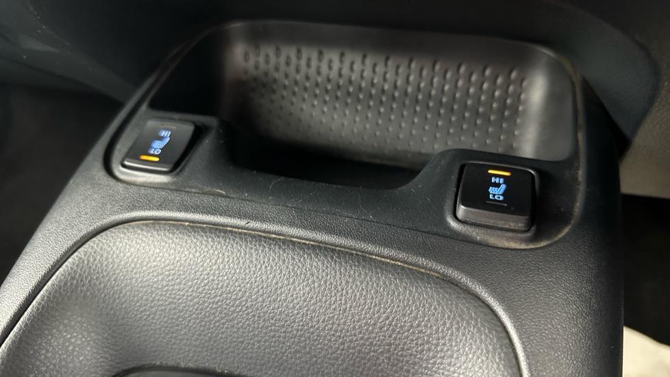 Heated / Cooling Seats 