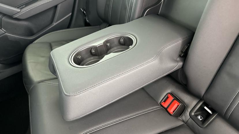 Rear Armrest/ Cup Holder