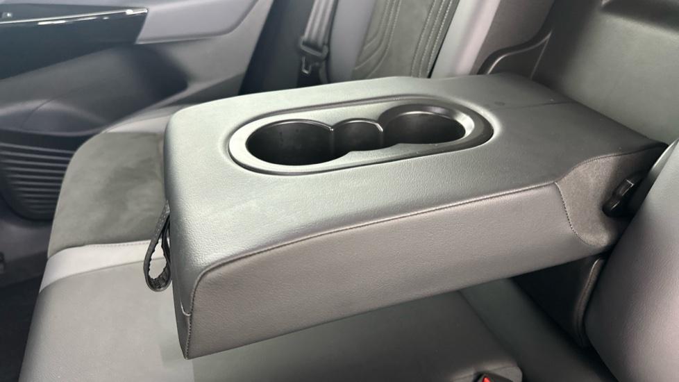 Rear Armrest/ Cup Holder