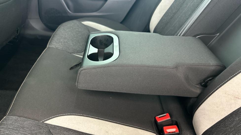 Rear Armrest/ Cup Holder