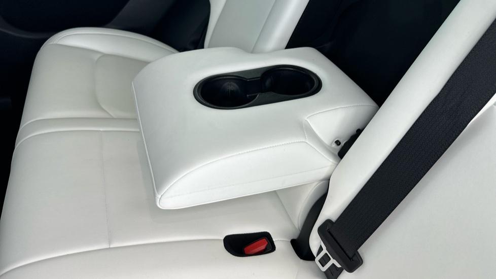 Rear Armrest/ Cup Holder