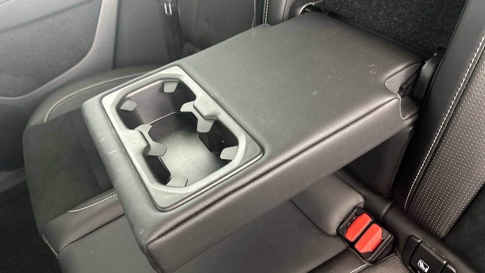 Rear Armrest/ Cup Holder