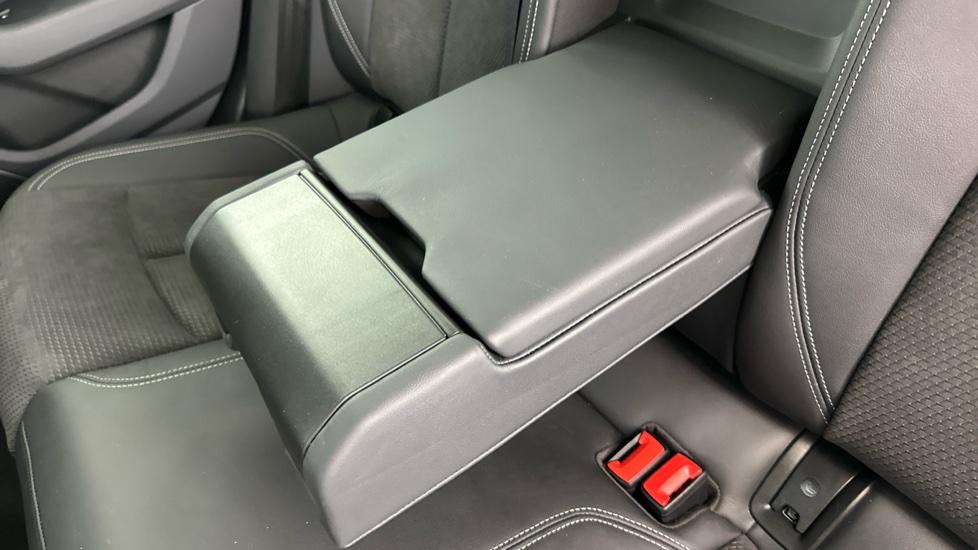 Rear Armrest/ Cup Holder