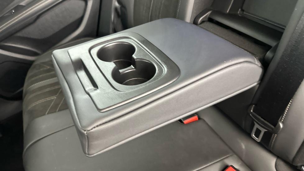 Rear Armrest/ Cup Holder