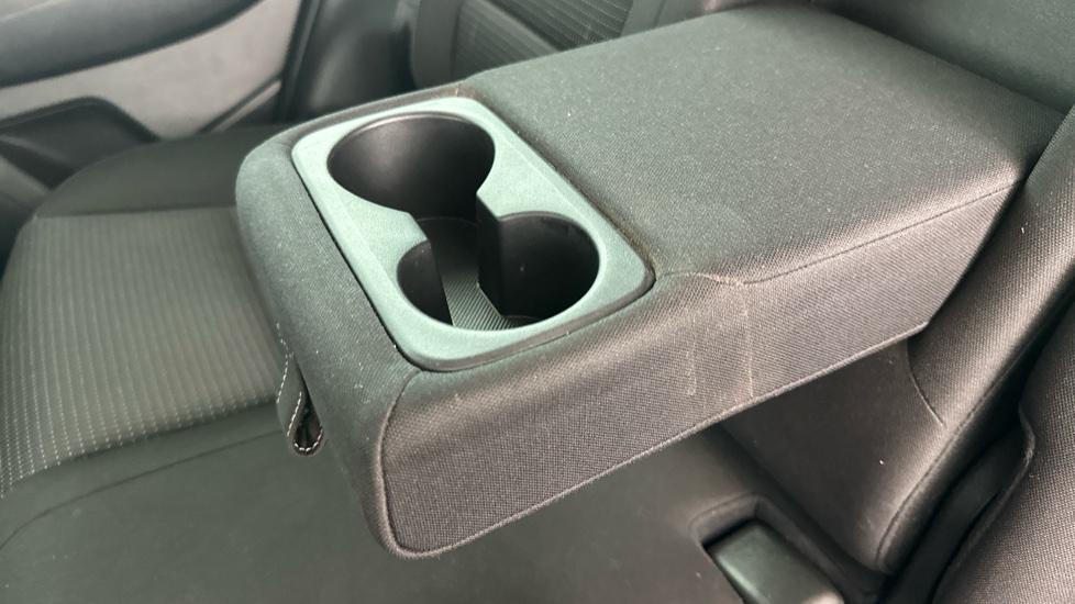 Rear Armrest/ Cup Holder