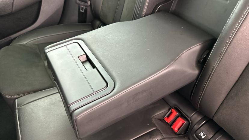 Rear Armrest/ Cup Holder