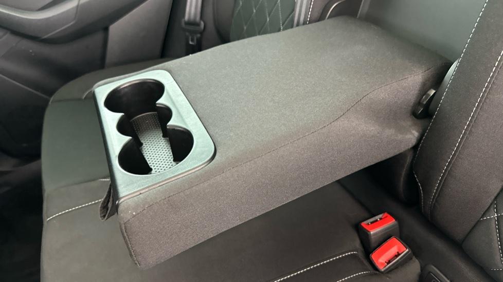 Rear Armrest/ Cup Holder