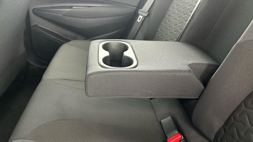 Rear Armrest/ Cup Holder