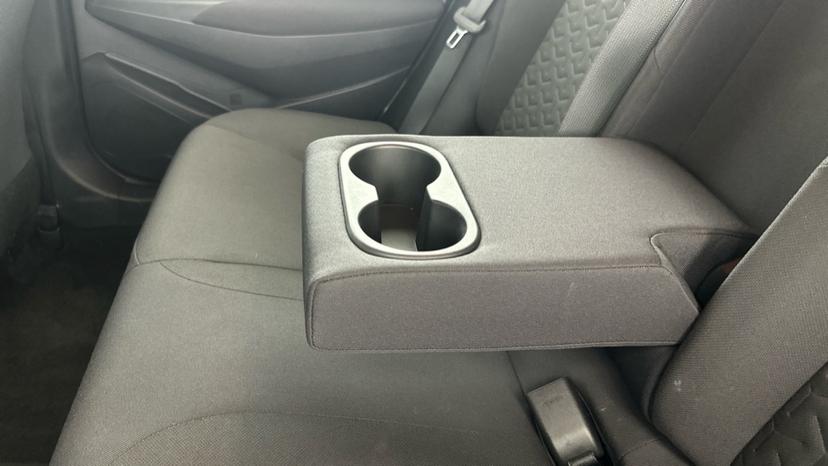 Rear Armrest/ Cup Holder