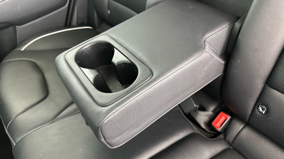 Rear Armrest/ Cup Holder