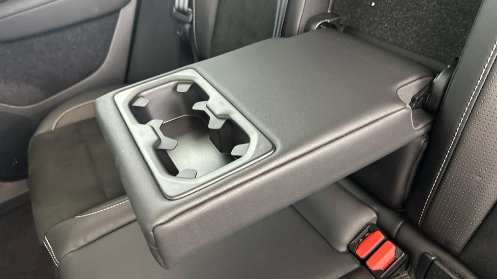 Rear Armrest/ Cup Holder