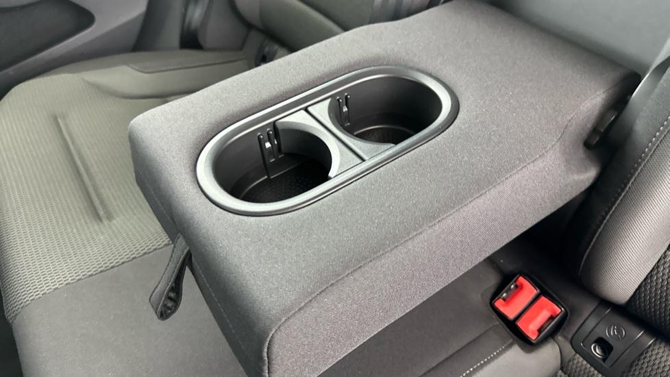 Rear Armrest/ Cup Holder