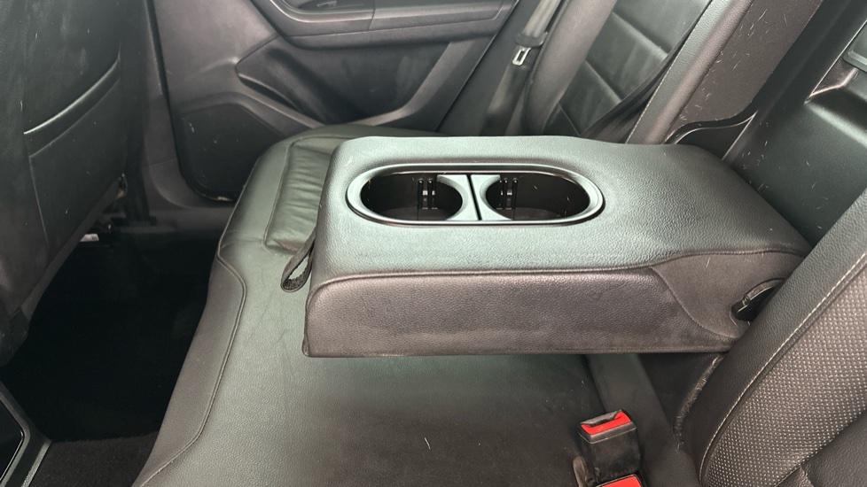 Rear Armrest/ Cup Holder