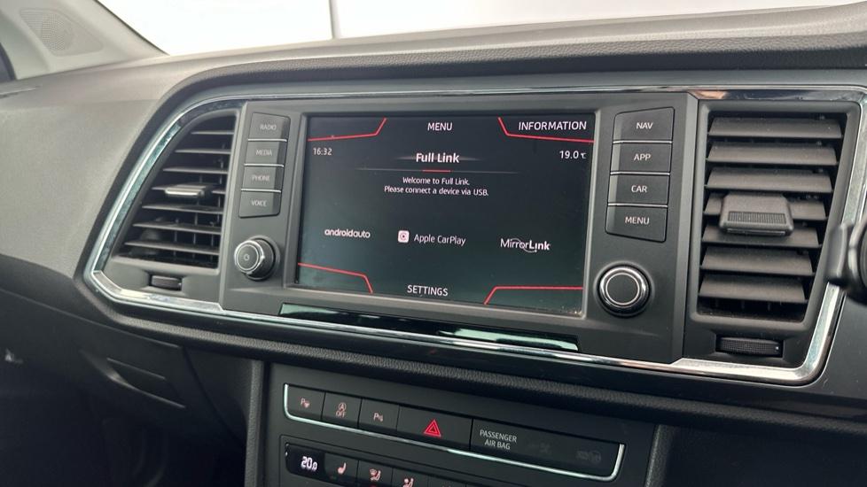 Apple Car Play & Android Auto